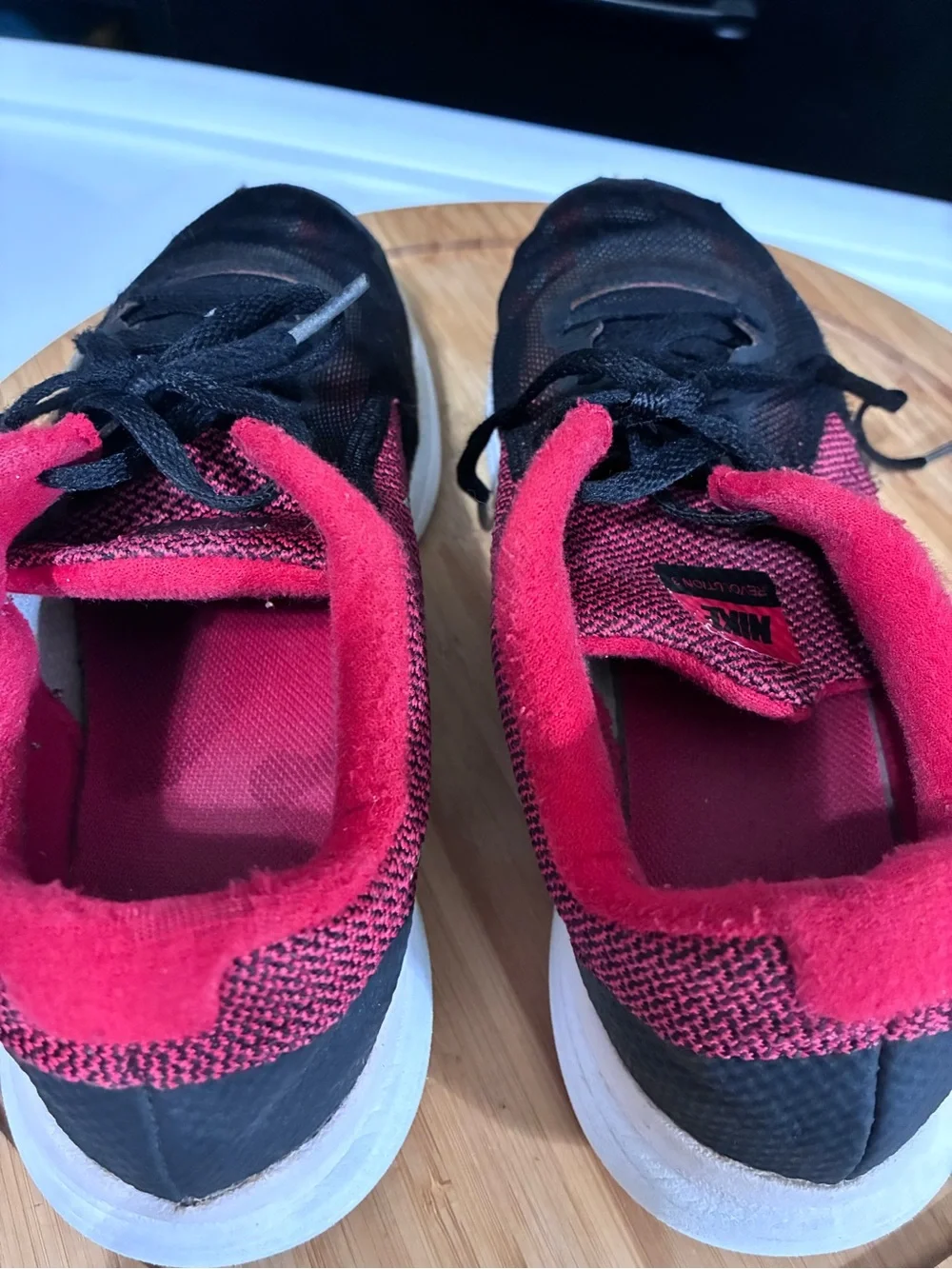 Nike Kids Black and Red Low-Top Sneakers